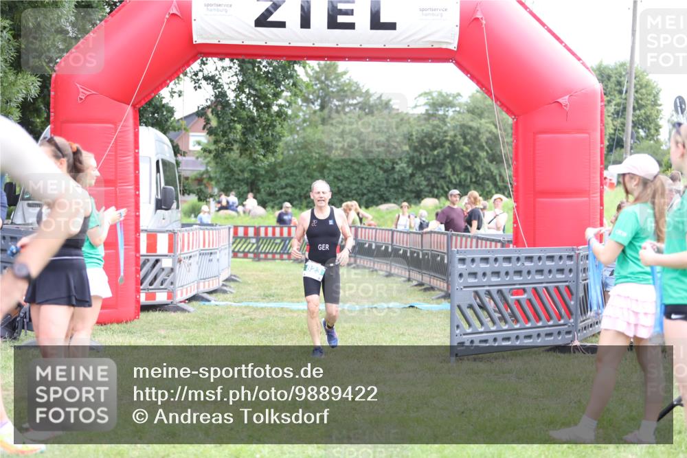 21.06.2026 - 29. Vierlanden-Triathlon Andreas Tolksdorf http://msf.ph/oto/9889422 21.06.2026 12:34:22 Ziel 823, 823 meine-sportfotos.de