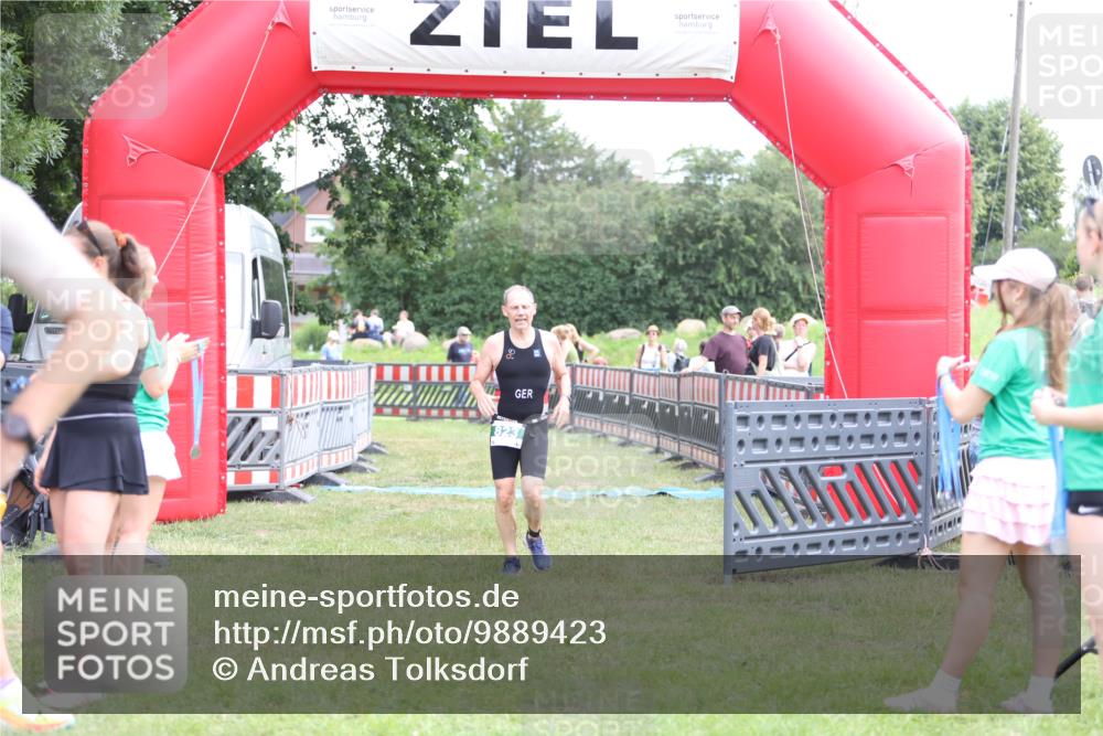 21.06.2026 - 29. Vierlanden-Triathlon Andreas Tolksdorf http://msf.ph/oto/9889423 21.06.2026 12:34:22 Ziel 823, 823 meine-sportfotos.de