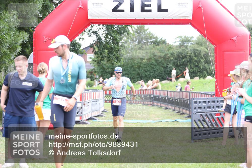 21.06.2026 - 29. Vierlanden-Triathlon Andreas Tolksdorf http://msf.ph/oto/9889431 21.06.2026 12:36:06 Ziel 107, 107 meine-sportfotos.de