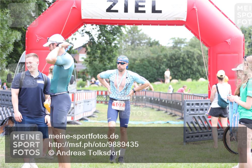21.06.2026 - 29. Vierlanden-Triathlon Andreas Tolksdorf http://msf.ph/oto/9889435 21.06.2026 12:36:10 Ziel  meine-sportfotos.de