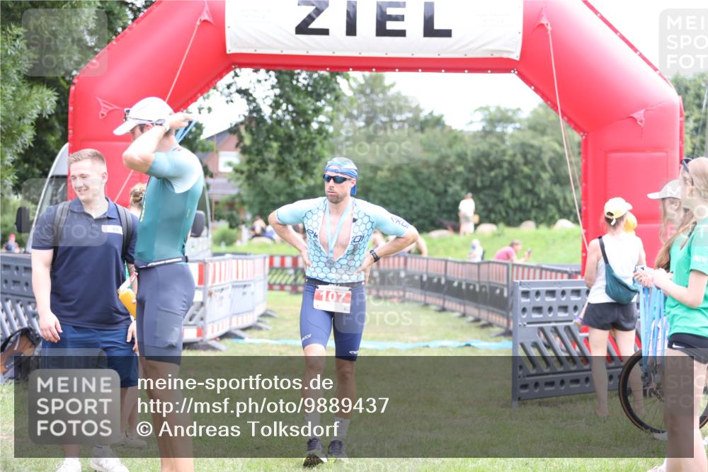 21.06.2026 - 29. Vierlanden-Triathlon Andreas Tolksdorf http://msf.ph/oto/9889437 21.06.2026 12:36:10 Ziel  meine-sportfotos.de
