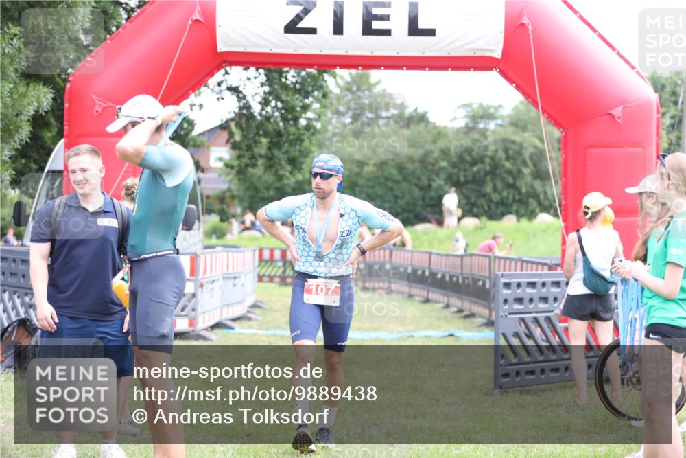21.06.2026 - 29. Vierlanden-Triathlon Andreas Tolksdorf http://msf.ph/oto/9889438 21.06.2026 12:36:10 Ziel  meine-sportfotos.de