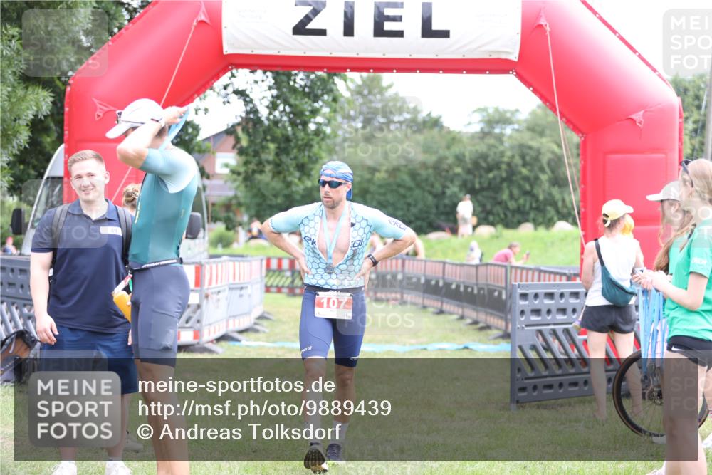 21.06.2026 - 29. Vierlanden-Triathlon Andreas Tolksdorf http://msf.ph/oto/9889439 21.06.2026 12:36:10 Ziel  meine-sportfotos.de