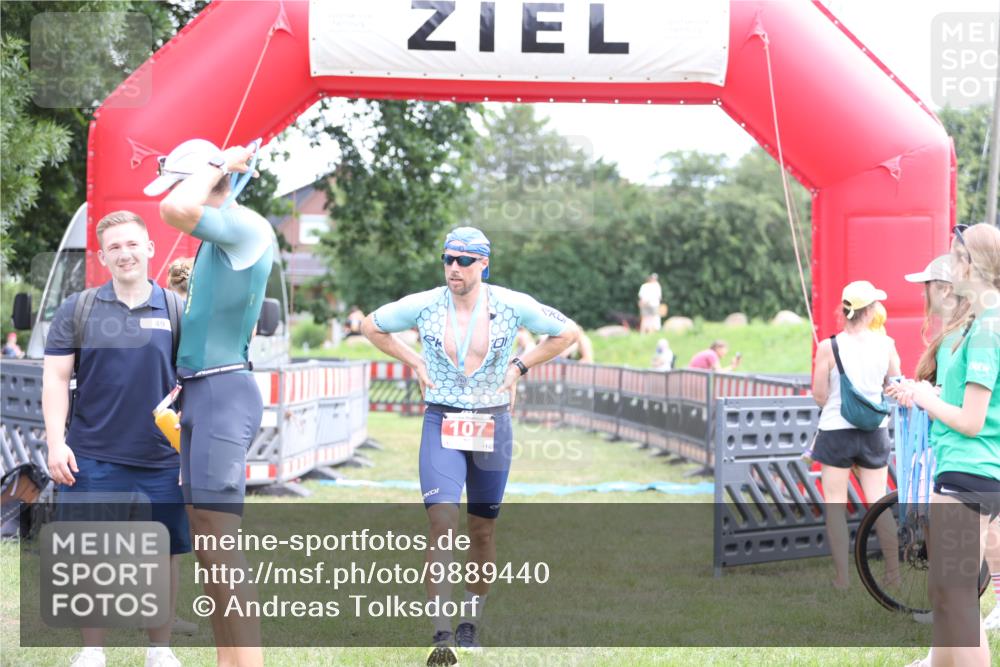 21.06.2026 - 29. Vierlanden-Triathlon Andreas Tolksdorf http://msf.ph/oto/9889440 21.06.2026 12:36:10 Ziel  meine-sportfotos.de