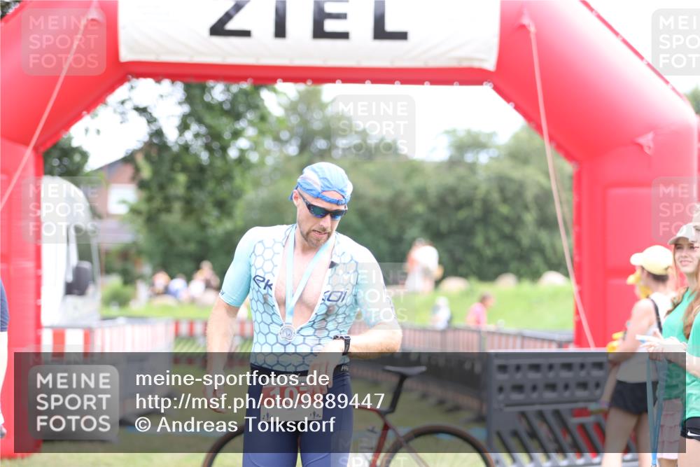 21.06.2026 - 29. Vierlanden-Triathlon Andreas Tolksdorf http://msf.ph/oto/9889447 21.06.2026 12:36:13 Ziel  meine-sportfotos.de