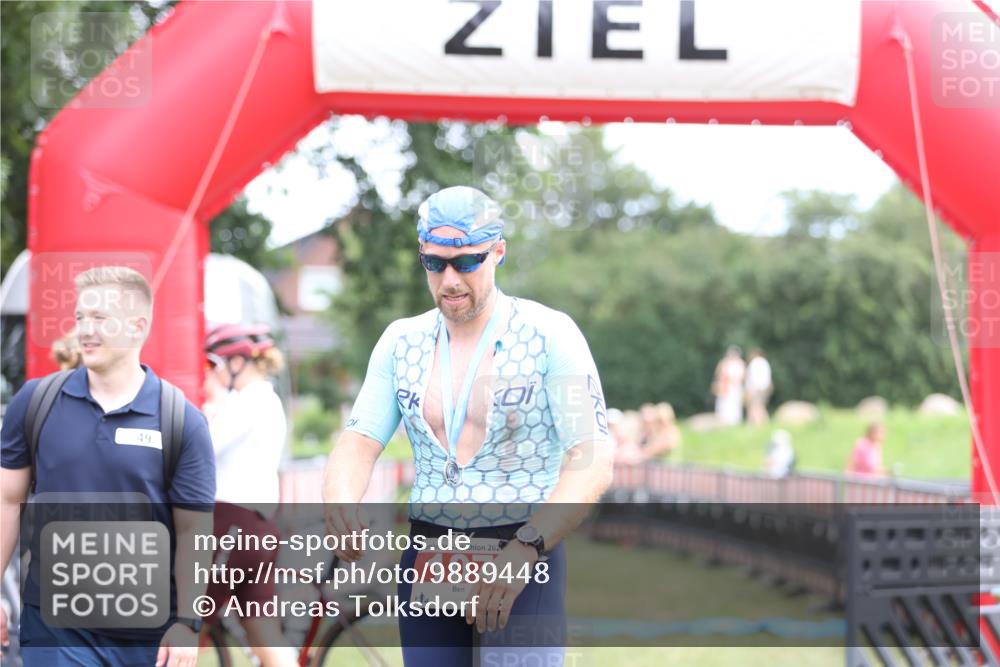 21.06.2026 - 29. Vierlanden-Triathlon Andreas Tolksdorf http://msf.ph/oto/9889448 21.06.2026 12:36:14 Ziel  meine-sportfotos.de