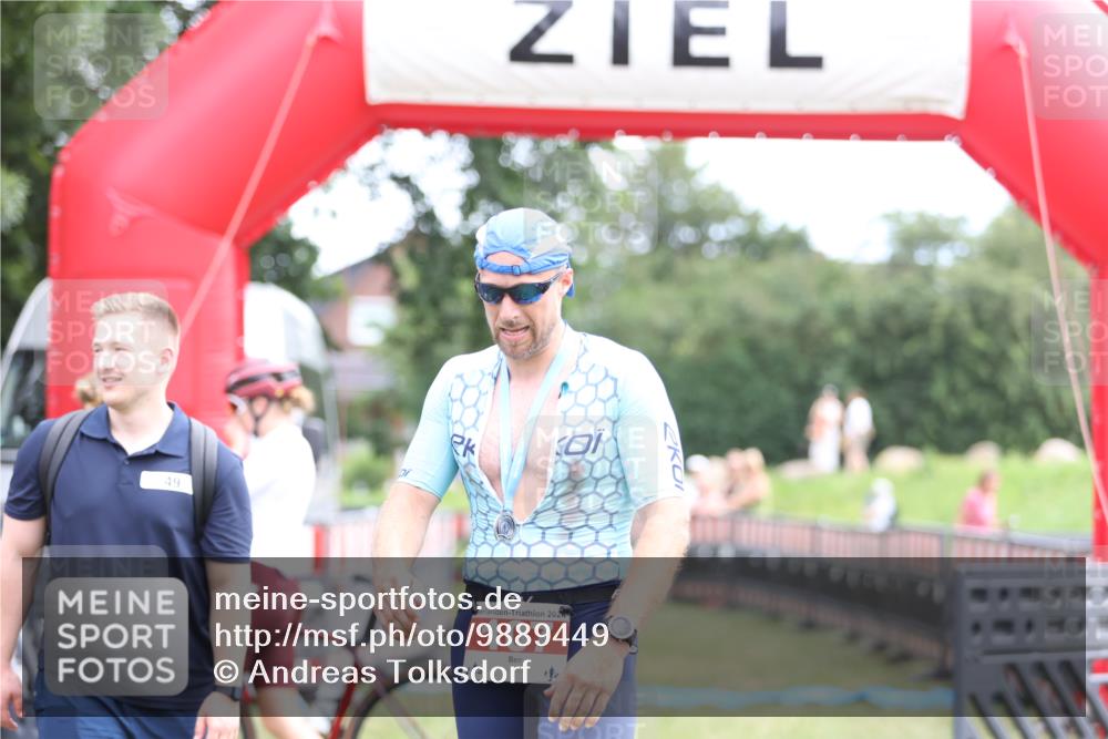 21.06.2026 - 29. Vierlanden-Triathlon Andreas Tolksdorf http://msf.ph/oto/9889449 21.06.2026 12:36:14 Ziel  meine-sportfotos.de