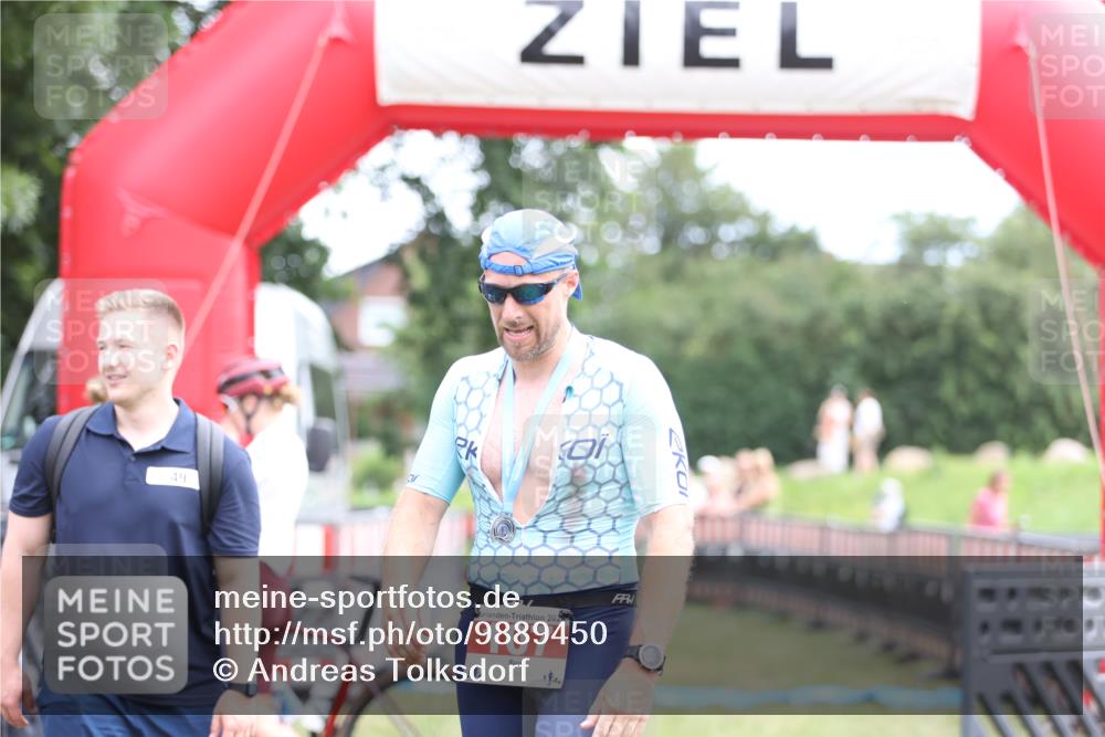 21.06.2026 - 29. Vierlanden-Triathlon Andreas Tolksdorf http://msf.ph/oto/9889450 21.06.2026 12:36:14 Ziel  meine-sportfotos.de
