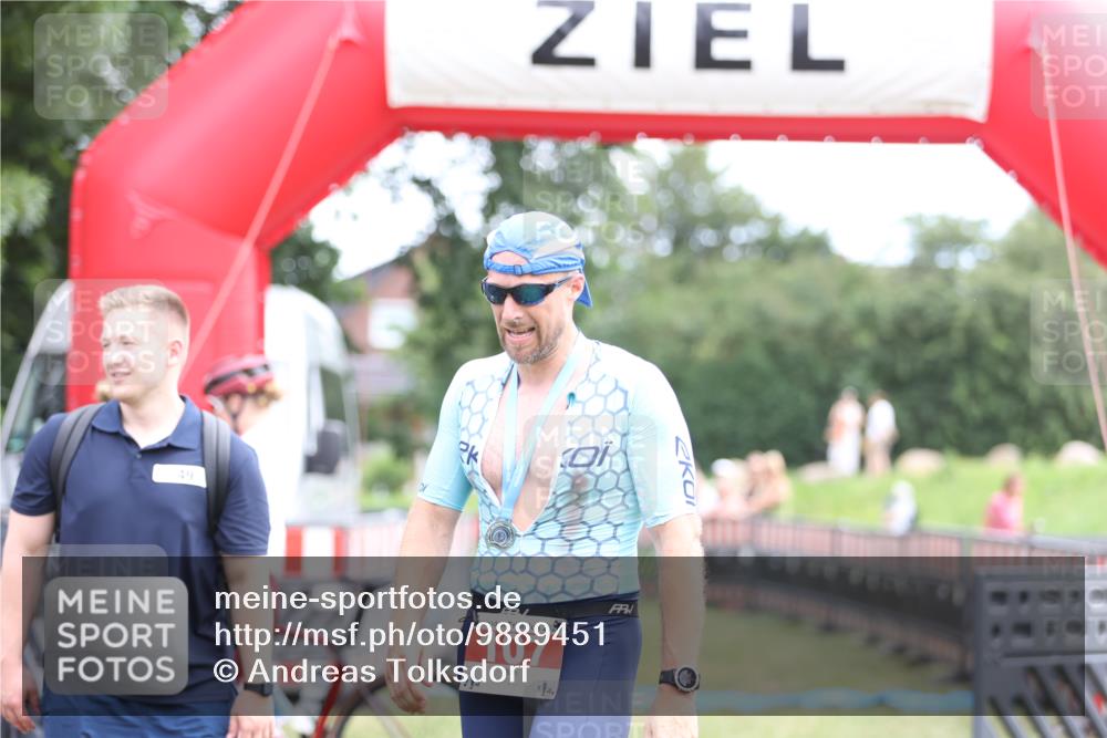 21.06.2026 - 29. Vierlanden-Triathlon Andreas Tolksdorf http://msf.ph/oto/9889451 21.06.2026 12:36:14 Ziel  meine-sportfotos.de