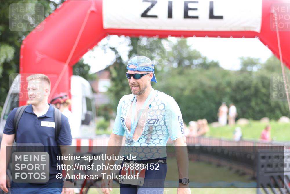 21.06.2026 - 29. Vierlanden-Triathlon Andreas Tolksdorf http://msf.ph/oto/9889452 21.06.2026 12:36:14 Ziel  meine-sportfotos.de
