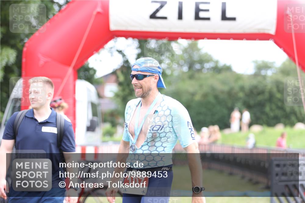 21.06.2026 - 29. Vierlanden-Triathlon Andreas Tolksdorf http://msf.ph/oto/9889453 21.06.2026 12:36:14 Ziel  meine-sportfotos.de