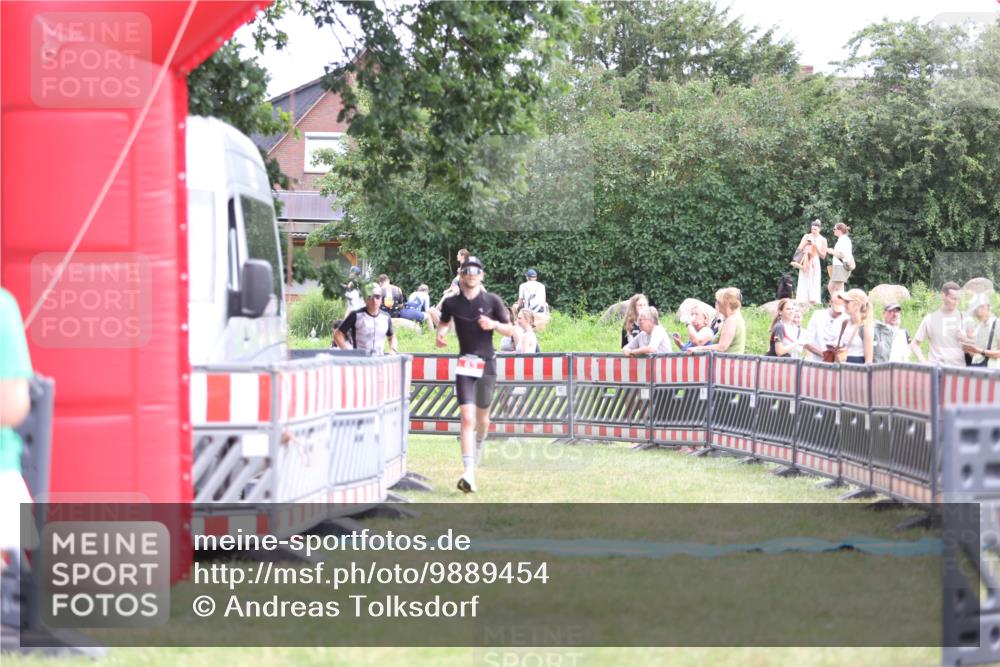 21.06.2026 - 29. Vierlanden-Triathlon Andreas Tolksdorf http://msf.ph/oto/9889454 21.06.2026 12:36:47 Ziel 63, 148, 63, 148 meine-sportfotos.de