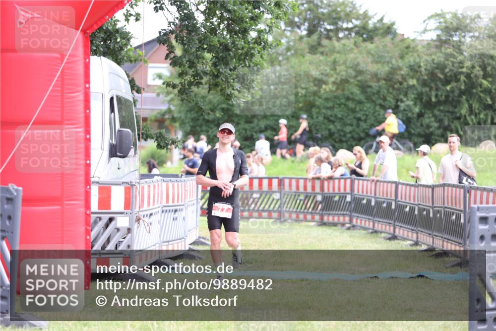 21.06.2026 - 29. Vierlanden-Triathlon Andreas Tolksdorf http://msf.ph/oto/9889482 21.06.2026 12:37:15 Ziel 77, 77 meine-sportfotos.de