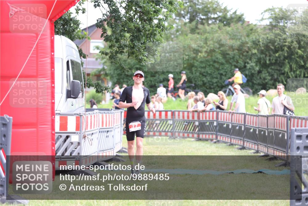 21.06.2026 - 29. Vierlanden-Triathlon Andreas Tolksdorf http://msf.ph/oto/9889485 21.06.2026 12:37:16 Ziel 77, 77 meine-sportfotos.de