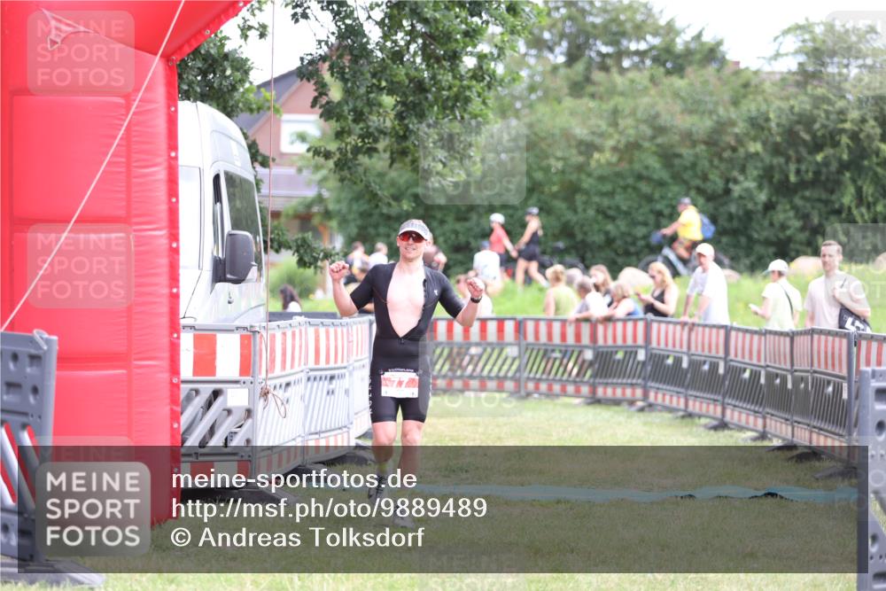 21.06.2026 - 29. Vierlanden-Triathlon Andreas Tolksdorf http://msf.ph/oto/9889489 21.06.2026 12:37:16 Ziel 77, 77 meine-sportfotos.de