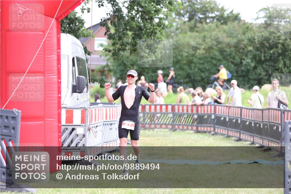 21.06.2026 - 29. Vierlanden-Triathlon Andreas Tolksdorf http://msf.ph/oto/9889494 21.06.2026 12:37:16 Ziel 77, 77 meine-sportfotos.de