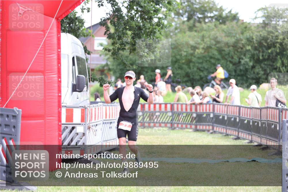 21.06.2026 - 29. Vierlanden-Triathlon Andreas Tolksdorf http://msf.ph/oto/9889495 21.06.2026 12:37:16 Ziel 77, 77 meine-sportfotos.de