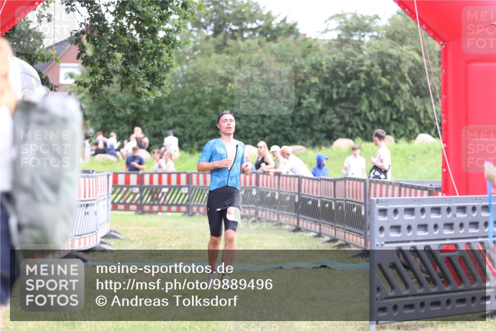 21.06.2026 - 29. Vierlanden-Triathlon Andreas Tolksdorf http://msf.ph/oto/9889496 21.06.2026 12:37:38 Ziel 108, 108 meine-sportfotos.de