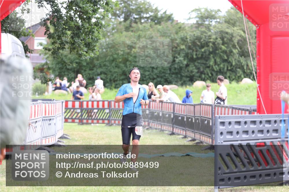 21.06.2026 - 29. Vierlanden-Triathlon Andreas Tolksdorf http://msf.ph/oto/9889499 21.06.2026 12:37:38 Ziel 108, 108 meine-sportfotos.de