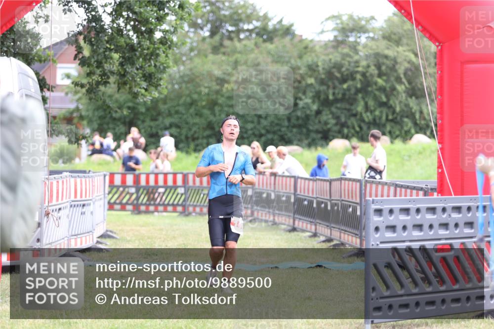 21.06.2026 - 29. Vierlanden-Triathlon Andreas Tolksdorf http://msf.ph/oto/9889500 21.06.2026 12:37:38 Ziel 108, 108 meine-sportfotos.de