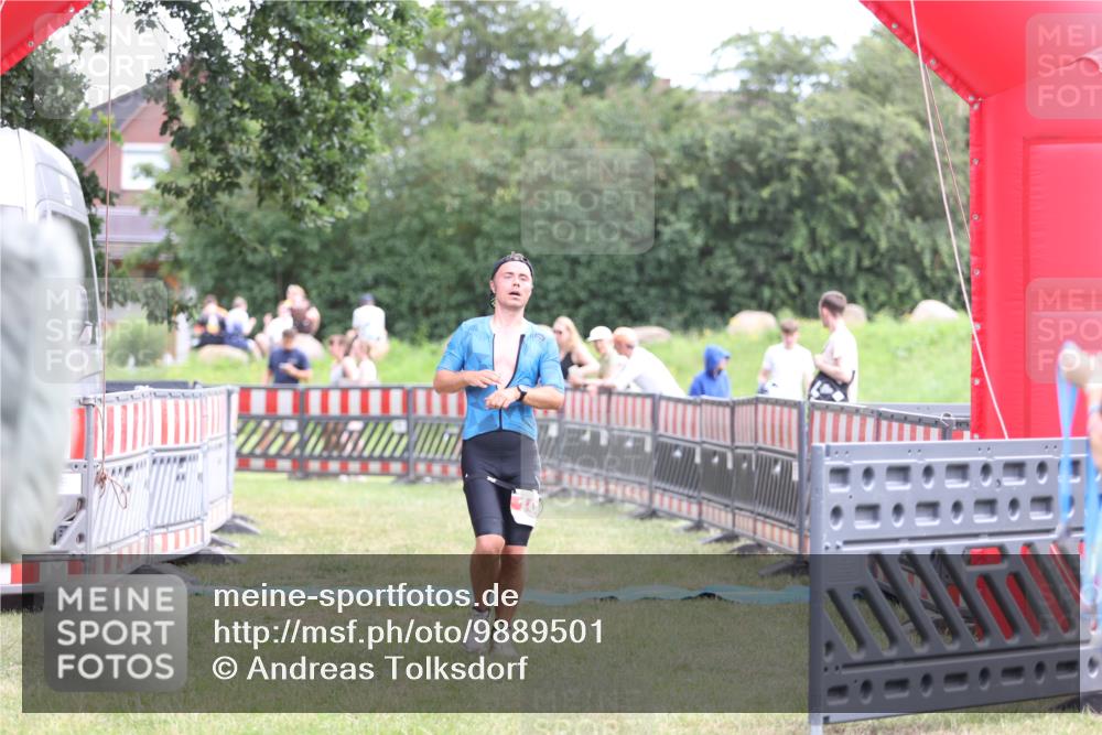 21.06.2026 - 29. Vierlanden-Triathlon Andreas Tolksdorf http://msf.ph/oto/9889501 21.06.2026 12:37:38 Ziel 108, 108 meine-sportfotos.de