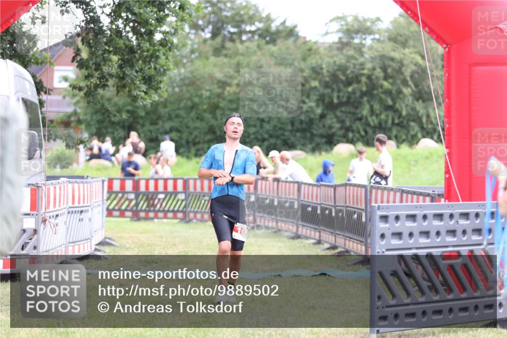 21.06.2026 - 29. Vierlanden-Triathlon Andreas Tolksdorf http://msf.ph/oto/9889502 21.06.2026 12:37:38 Ziel 108, 108 meine-sportfotos.de