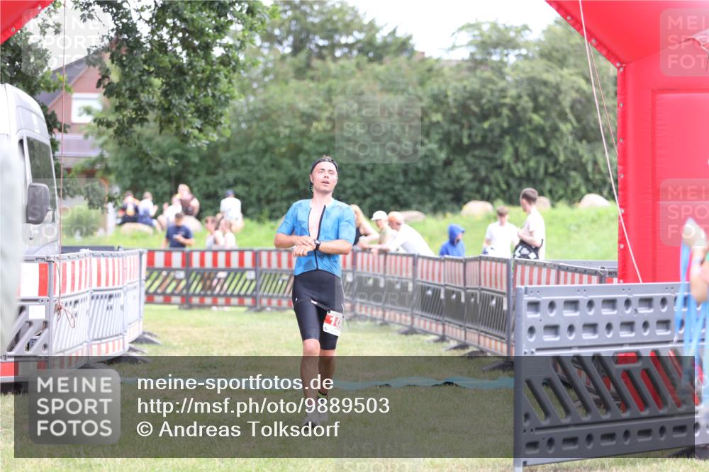 21.06.2026 - 29. Vierlanden-Triathlon Andreas Tolksdorf http://msf.ph/oto/9889503 21.06.2026 12:37:38 Ziel 108, 108 meine-sportfotos.de