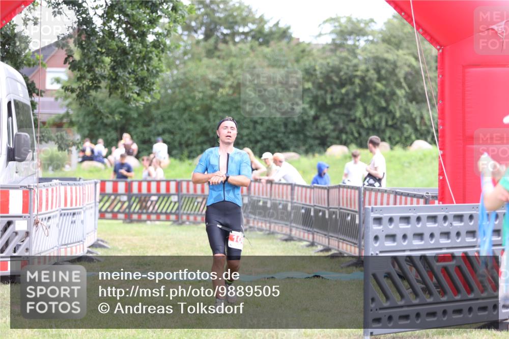 21.06.2026 - 29. Vierlanden-Triathlon Andreas Tolksdorf http://msf.ph/oto/9889505 21.06.2026 12:37:38 Ziel 108, 108 meine-sportfotos.de