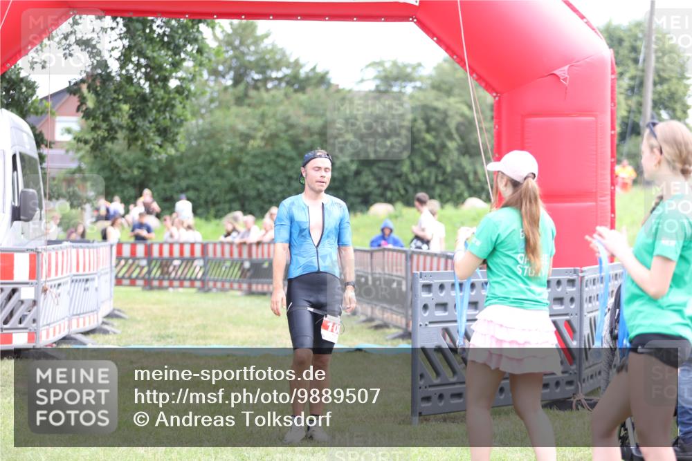 21.06.2026 - 29. Vierlanden-Triathlon Andreas Tolksdorf http://msf.ph/oto/9889507 21.06.2026 12:37:40 Ziel 108, 108 meine-sportfotos.de