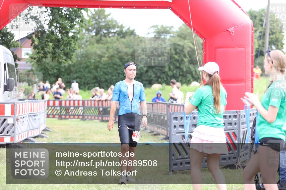 21.06.2026 - 29. Vierlanden-Triathlon Andreas Tolksdorf http://msf.ph/oto/9889508 21.06.2026 12:37:40 Ziel 108, 108 meine-sportfotos.de