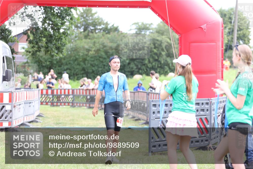 21.06.2026 - 29. Vierlanden-Triathlon Andreas Tolksdorf http://msf.ph/oto/9889509 21.06.2026 12:37:40 Ziel 108, 108 meine-sportfotos.de