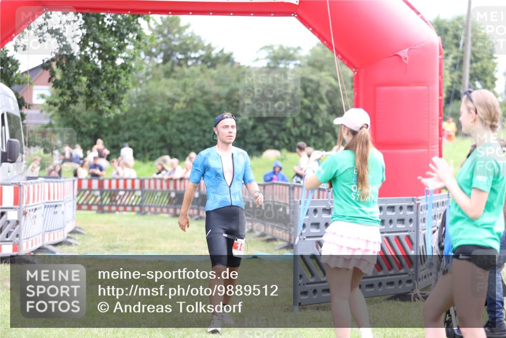 21.06.2026 - 29. Vierlanden-Triathlon Andreas Tolksdorf http://msf.ph/oto/9889512 21.06.2026 12:37:40 Ziel 108, 108 meine-sportfotos.de