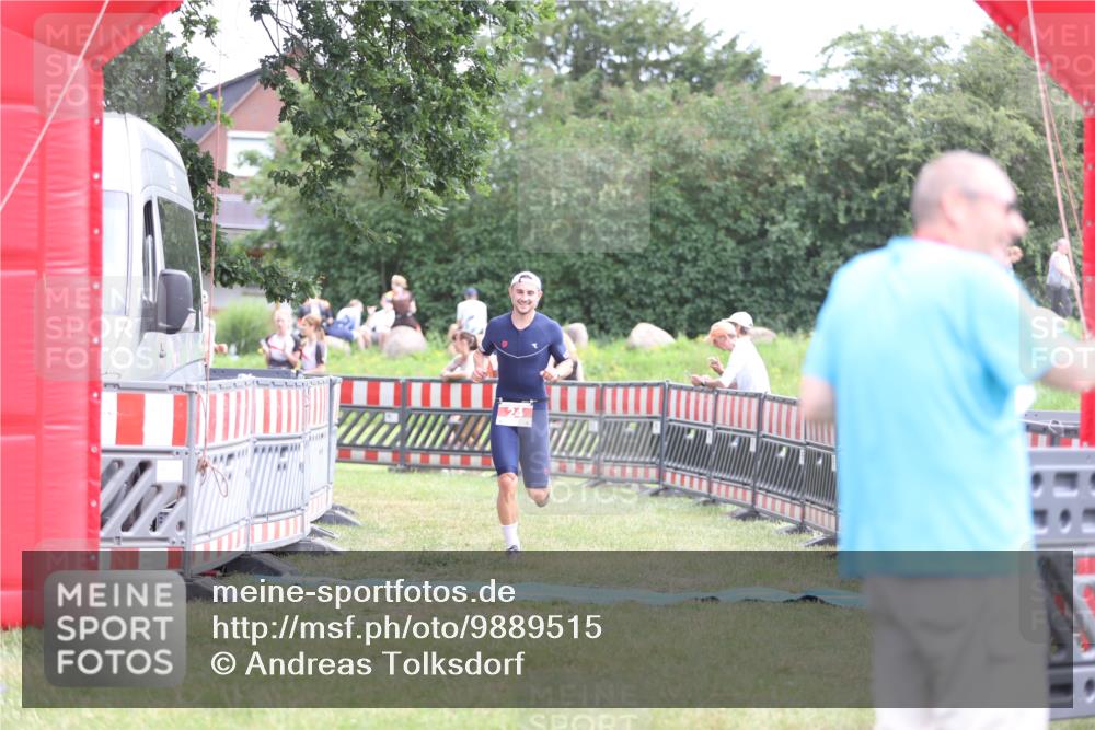 21.06.2026 - 29. Vierlanden-Triathlon Andreas Tolksdorf http://msf.ph/oto/9889515 21.06.2026 12:38:45 Ziel 24, 1355, 24, 1355 meine-sportfotos.de