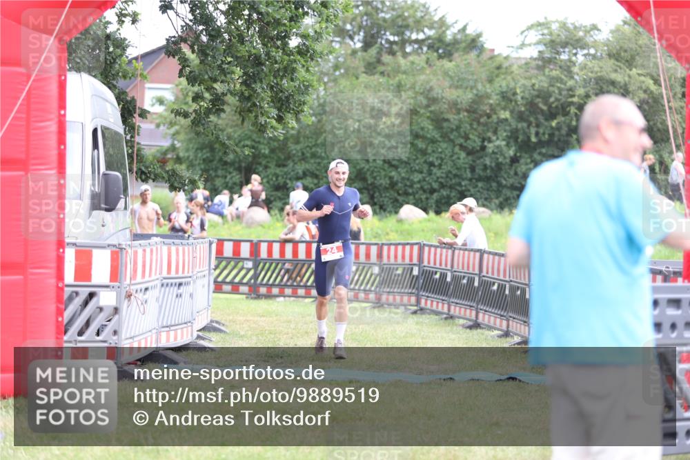 21.06.2026 - 29. Vierlanden-Triathlon Andreas Tolksdorf http://msf.ph/oto/9889519 21.06.2026 12:38:45 Ziel 24, 1355, 24, 1355 meine-sportfotos.de