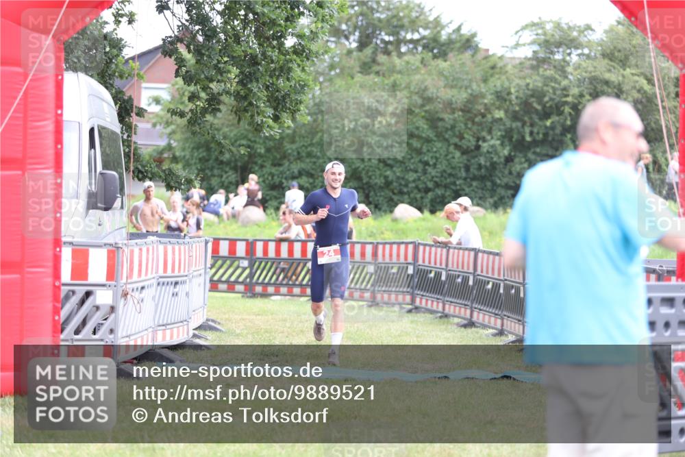 21.06.2026 - 29. Vierlanden-Triathlon Andreas Tolksdorf http://msf.ph/oto/9889521 21.06.2026 12:38:45 Ziel 24, 1355, 24, 1355 meine-sportfotos.de