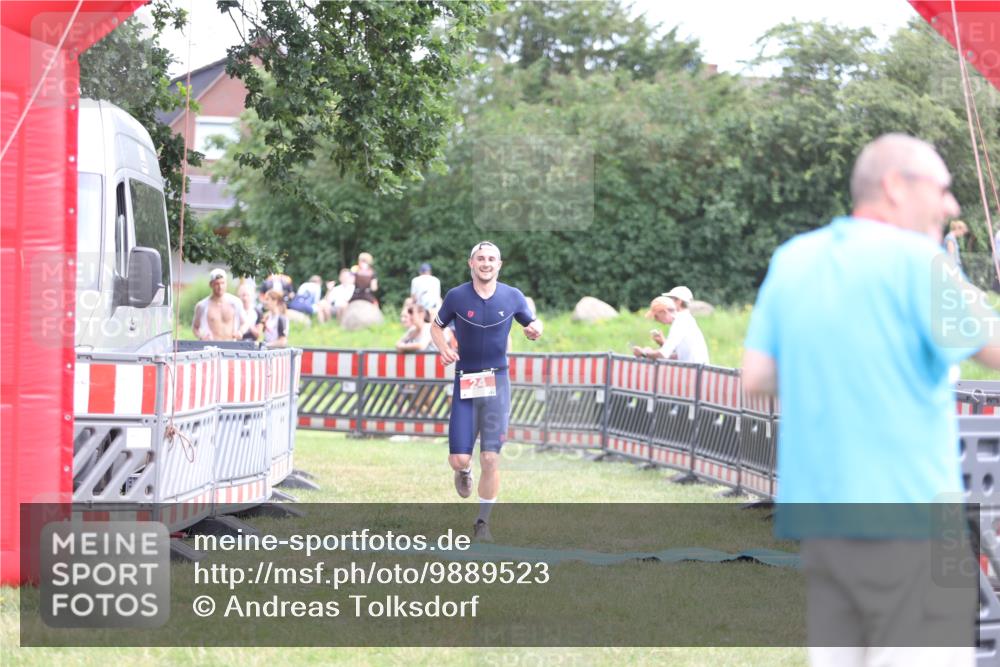 21.06.2026 - 29. Vierlanden-Triathlon Andreas Tolksdorf http://msf.ph/oto/9889523 21.06.2026 12:38:45 Ziel 24, 1355, 24, 1355 meine-sportfotos.de