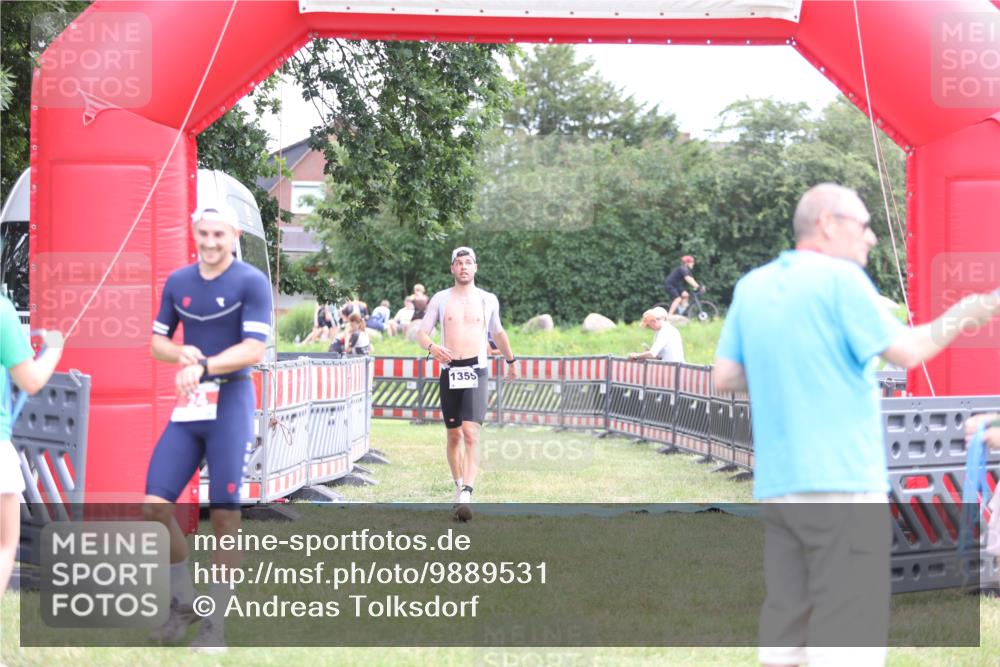 21.06.2026 - 29. Vierlanden-Triathlon Andreas Tolksdorf http://msf.ph/oto/9889531 21.06.2026 12:38:51 Ziel 24, 1355, 24, 1355 meine-sportfotos.de