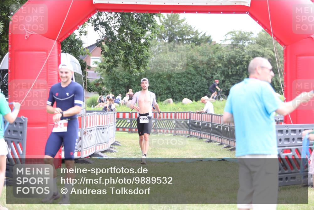 21.06.2026 - 29. Vierlanden-Triathlon Andreas Tolksdorf http://msf.ph/oto/9889532 21.06.2026 12:38:51 Ziel 24, 1355, 24, 1355 meine-sportfotos.de