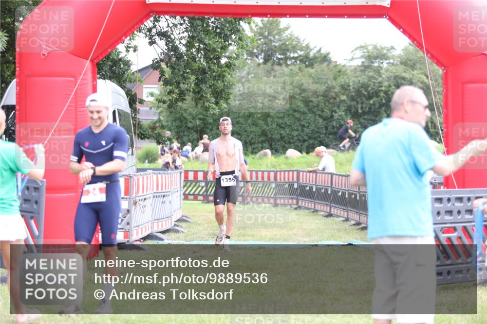 21.06.2026 - 29. Vierlanden-Triathlon Andreas Tolksdorf http://msf.ph/oto/9889536 21.06.2026 12:38:51 Ziel 24, 1355, 24, 1355 meine-sportfotos.de