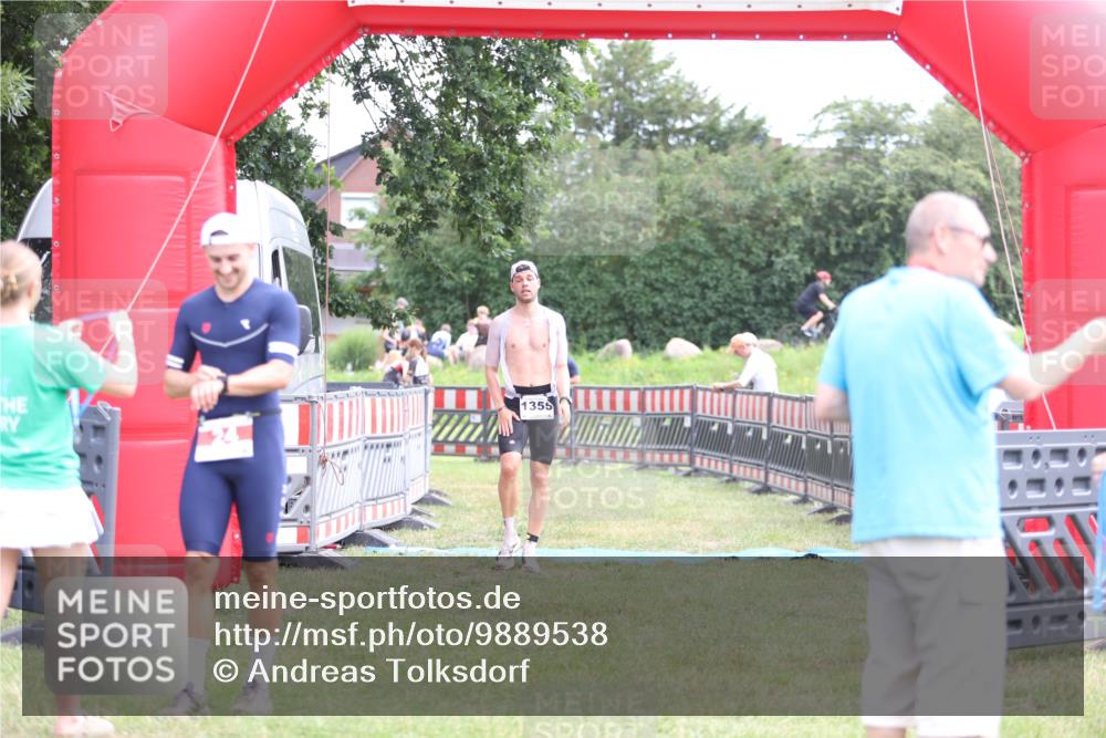 21.06.2026 - 29. Vierlanden-Triathlon Andreas Tolksdorf http://msf.ph/oto/9889538 21.06.2026 12:38:51 Ziel 24, 1355, 24, 1355 meine-sportfotos.de