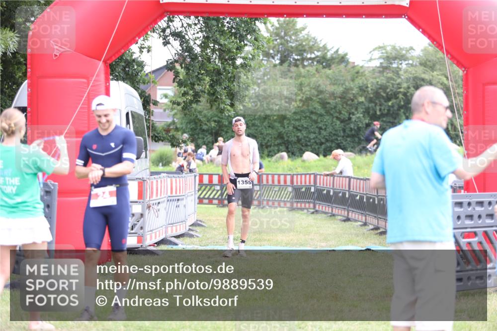 21.06.2026 - 29. Vierlanden-Triathlon Andreas Tolksdorf http://msf.ph/oto/9889539 21.06.2026 12:38:51 Ziel 24, 1355, 24, 1355 meine-sportfotos.de