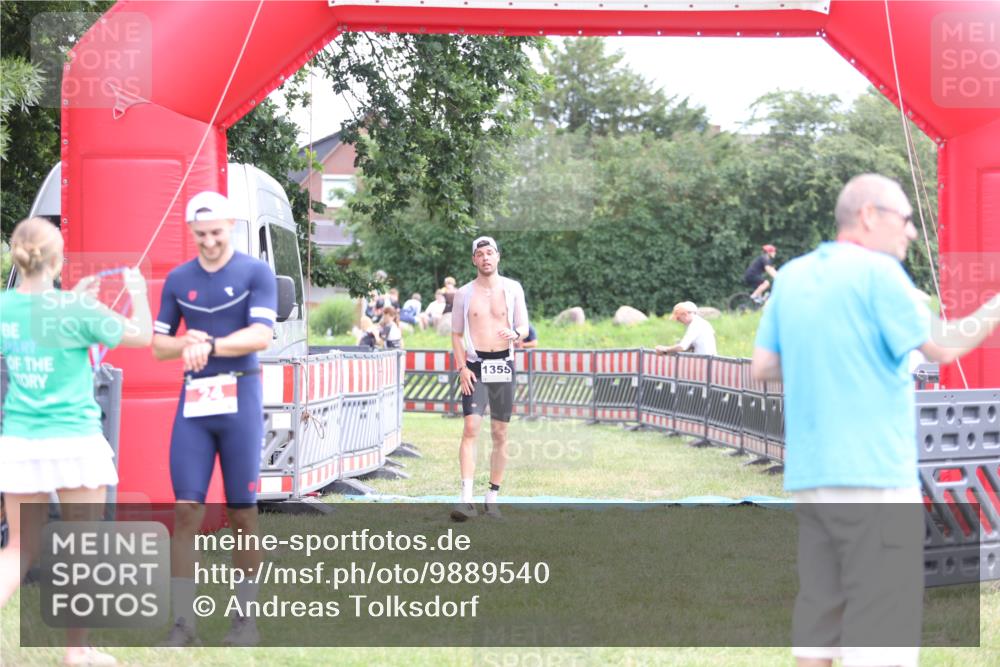 21.06.2026 - 29. Vierlanden-Triathlon Andreas Tolksdorf http://msf.ph/oto/9889540 21.06.2026 12:38:51 Ziel 24, 1355, 24, 1355 meine-sportfotos.de