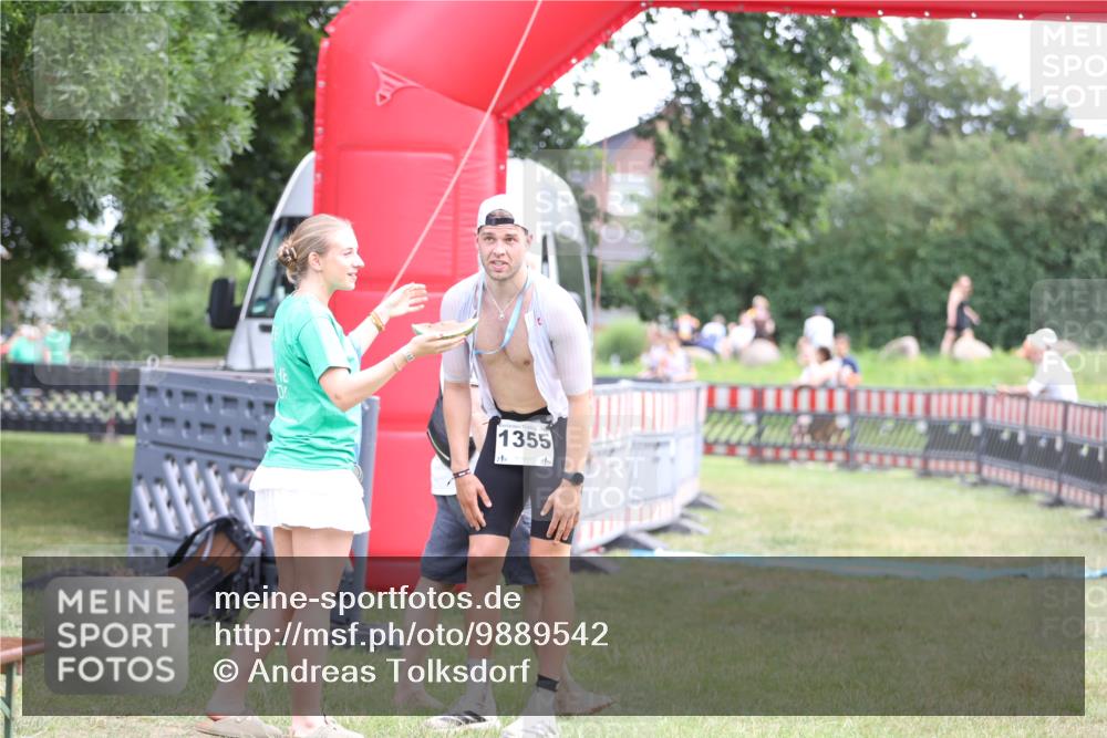 21.06.2026 - 29. Vierlanden-Triathlon Andreas Tolksdorf http://msf.ph/oto/9889542 21.06.2026 12:39:15 Ziel 202, 202 meine-sportfotos.de