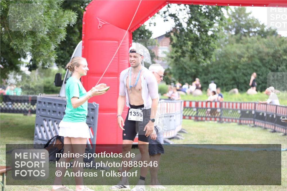 21.06.2026 - 29. Vierlanden-Triathlon Andreas Tolksdorf http://msf.ph/oto/9889546 21.06.2026 12:39:15 Ziel 202, 202 meine-sportfotos.de