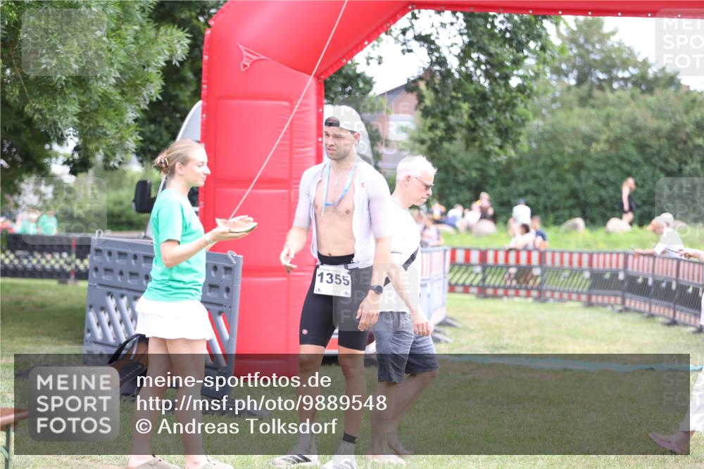 21.06.2026 - 29. Vierlanden-Triathlon Andreas Tolksdorf http://msf.ph/oto/9889548 21.06.2026 12:39:15 Ziel 202, 202 meine-sportfotos.de