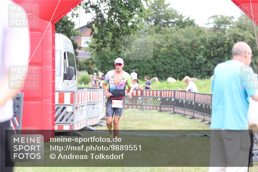 21.06.2026 - 29. Vierlanden-Triathlon Andreas Tolksdorf http://msf.ph/oto/9889551 21.06.2026 12:39:24 Ziel 16, 202, 16, 202 meine-sportfotos.de