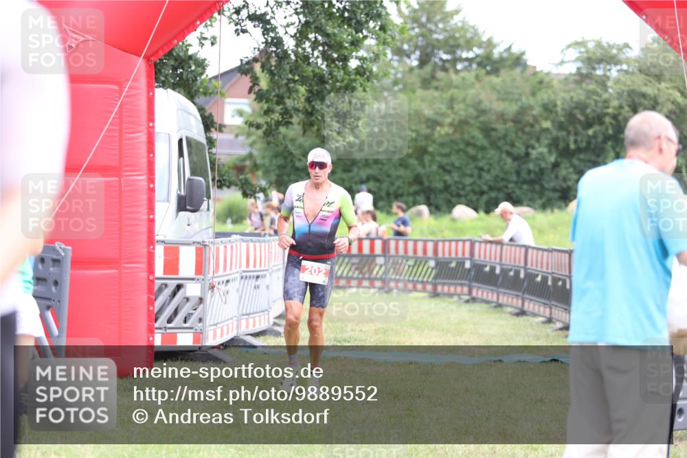 21.06.2026 - 29. Vierlanden-Triathlon Andreas Tolksdorf http://msf.ph/oto/9889552 21.06.2026 12:39:25 Ziel 16, 202, 16, 202 meine-sportfotos.de