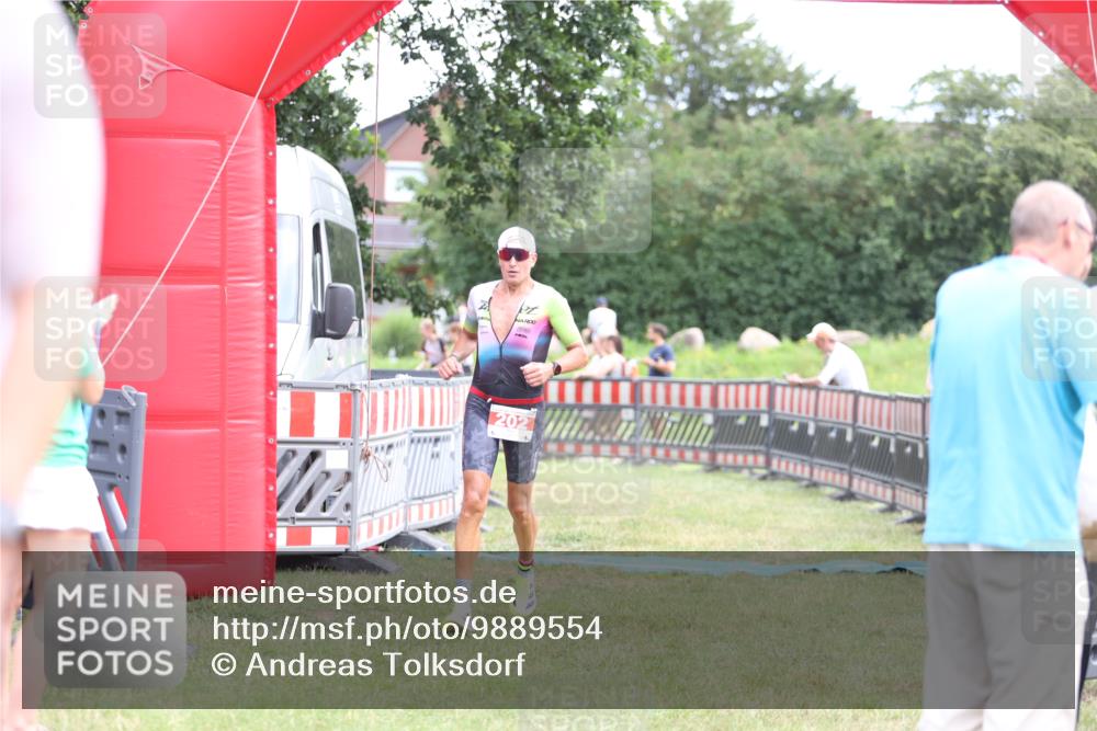 21.06.2026 - 29. Vierlanden-Triathlon Andreas Tolksdorf http://msf.ph/oto/9889554 21.06.2026 12:39:25 Ziel 16, 202, 16, 202 meine-sportfotos.de