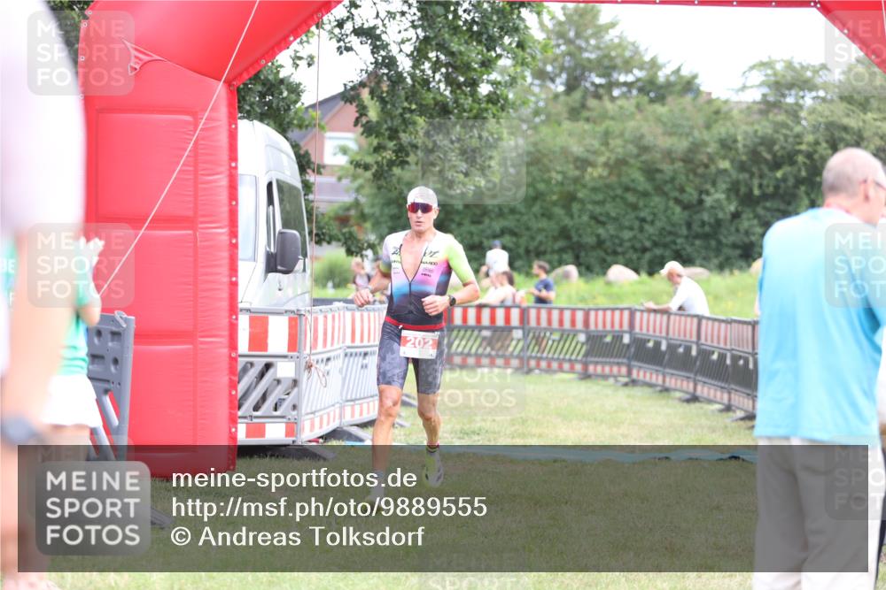 21.06.2026 - 29. Vierlanden-Triathlon Andreas Tolksdorf http://msf.ph/oto/9889555 21.06.2026 12:39:25 Ziel 16, 202, 16, 202 meine-sportfotos.de