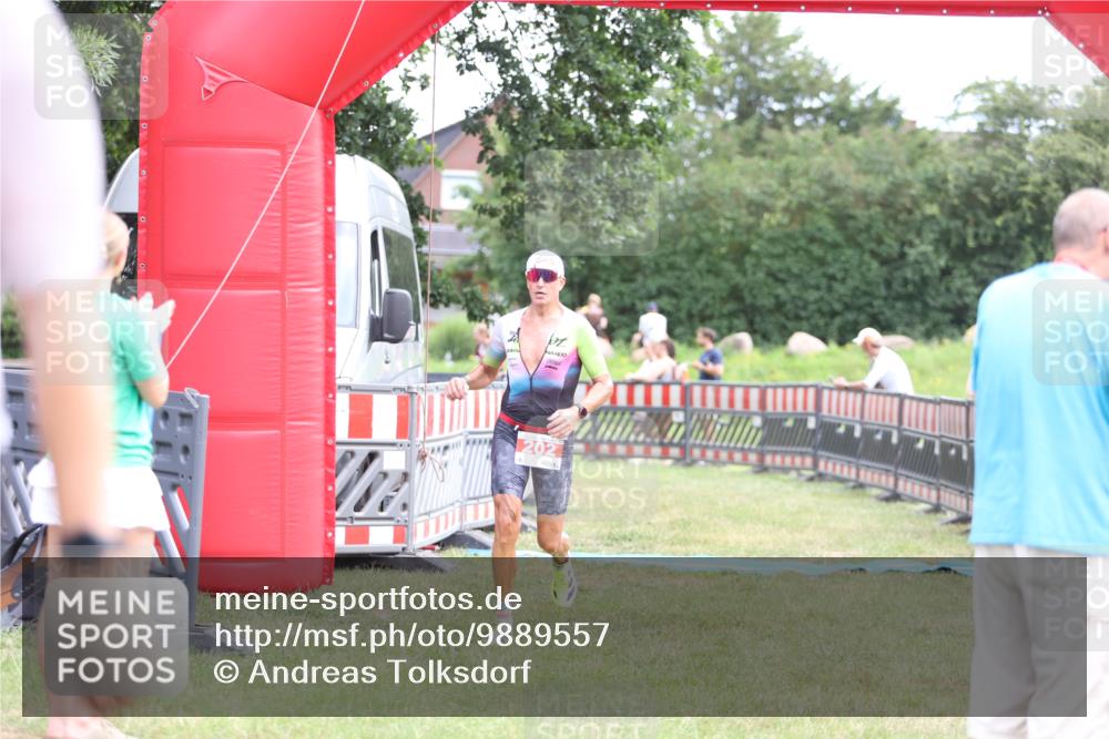 21.06.2026 - 29. Vierlanden-Triathlon Andreas Tolksdorf http://msf.ph/oto/9889557 21.06.2026 12:39:25 Ziel 16, 202, 16, 202 meine-sportfotos.de